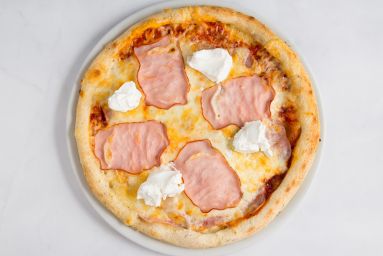 Pizza pečenicom